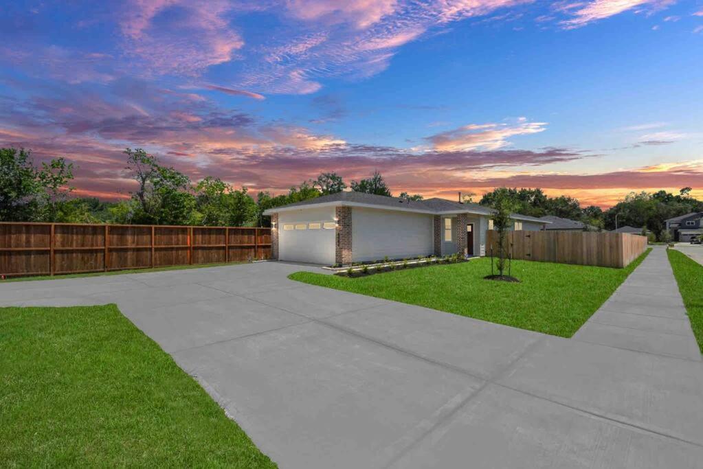 4Bedroom Escape - Near Med Center With Backyard Хьюстон Экстерьер фото
